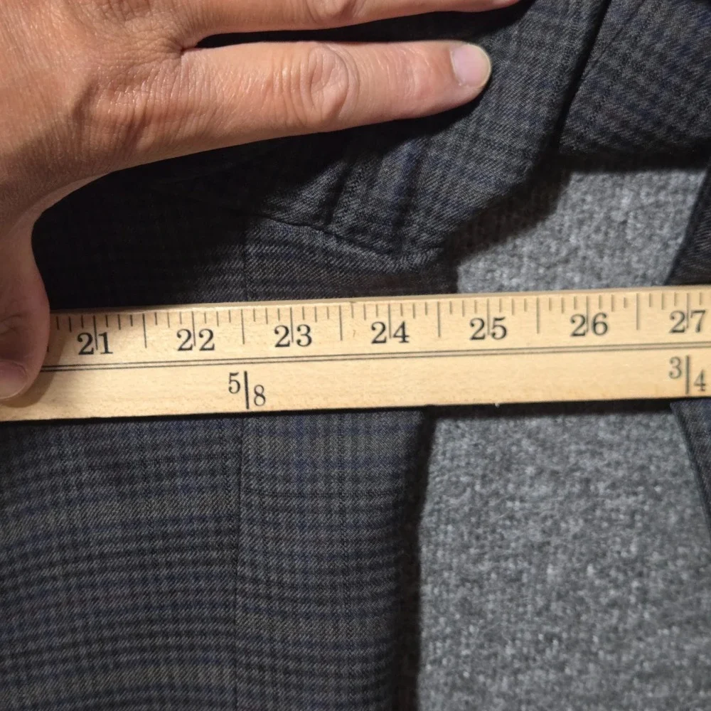 Jos A Bank Signature Sport Coat 48R Gray Windowpane Plaid Wool And Silk Blazer
